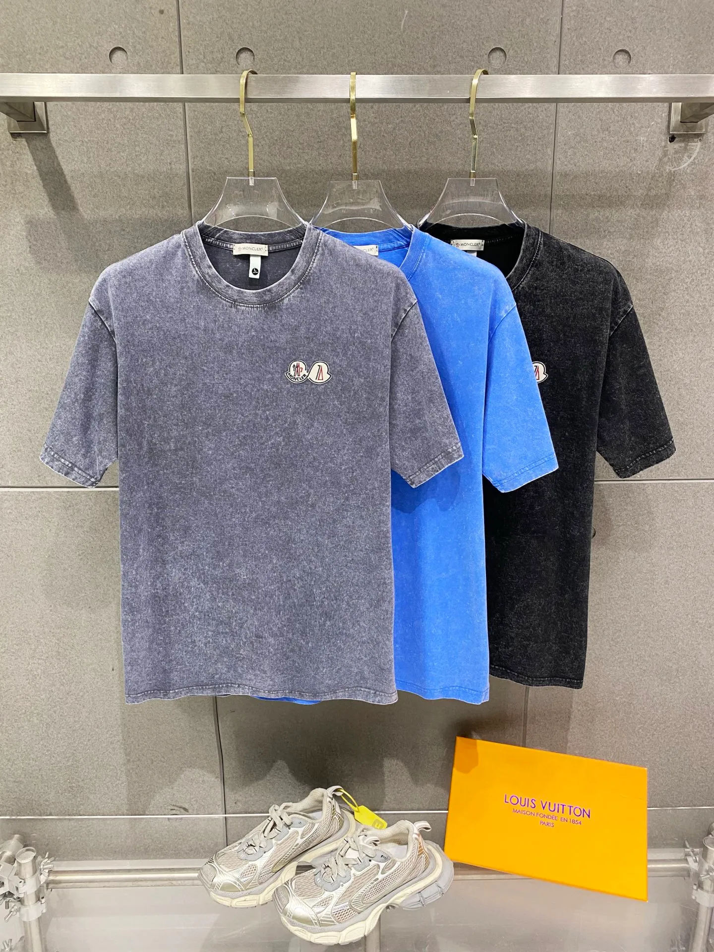 Moncler/ ， T ， LOGO ， ，250 ， ， ， Quality Original ， ， ， Premium 。 ！ :Black ， ，Blue Sizes: S-XXL :250